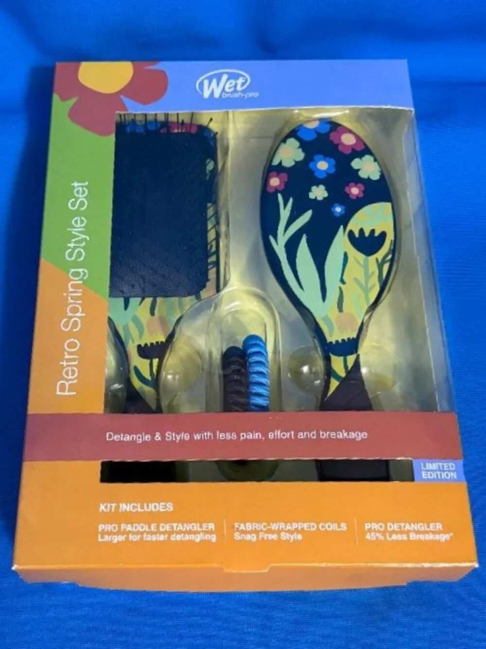WET BRUSH PRO LIMITED EDITION RETRO SPRING DETANGLE & STYLE 4 PIECE KIT / SET